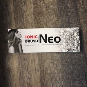 Ionic heated straightener brush Neo